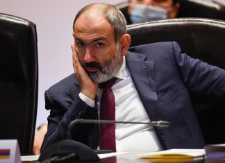 Ermenistan yol ayrımında mı?