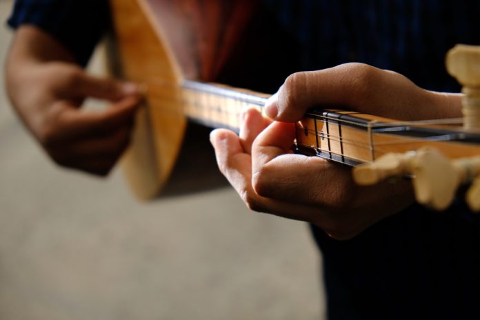 Saz-turkis,Musical,Instrument Anadolu halk türkülerinde vergi isyanı