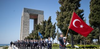 Çanakkale Şehitler Abidesi’ni selamlamak