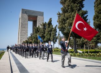 Çanakkale Şehitler Abidesi’ni selamlamak
