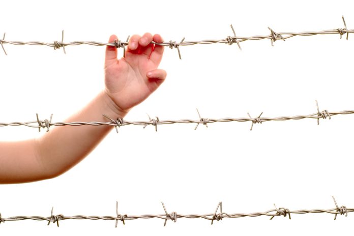 Child,Hand,On,Apron Çocuk düşmanlığı: Sandığımız gibi değil