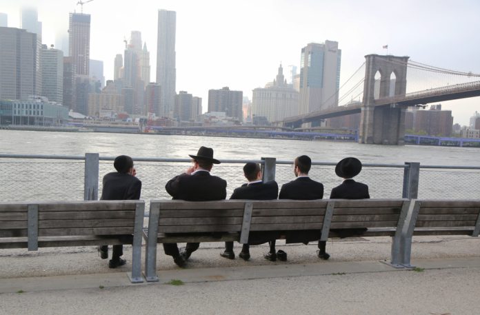 Brooklyn,,New,York,-,May,2,,2019:,Jewish,Orthodox,Teenagers
