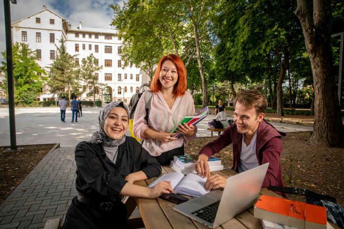 20A0152C-CC3C-49F3-A387-D41E651B5842 üniversite