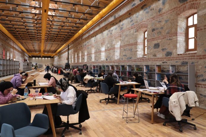 Kütüphane için on pâre