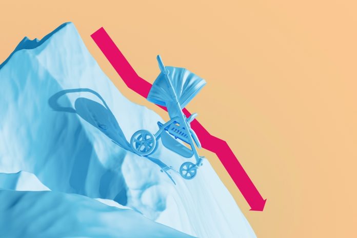 Concept,-,Stroller,Is,Felling,Down.,The,Problems,Of,Demographics Zengin dünya bebek krizini aşabilecek mi?