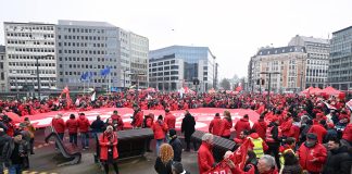 İşçilerin yanında olmayan demokrasinin sonu ölümdür