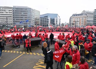 İşçilerin yanında olmayan demokrasinin sonu ölümdür