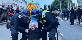 İngiltere’deki şiddet eylemlerinin arkasında ne var?