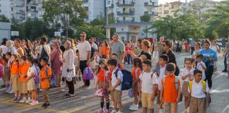 İlkokula başlayan çocuğunuza nasıl yardımcı olabilirsiniz?