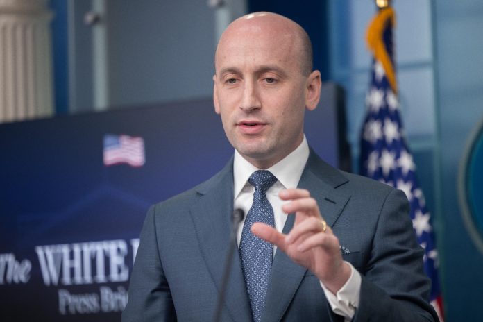 71020251 stephen miller trump göçmen karşıtı