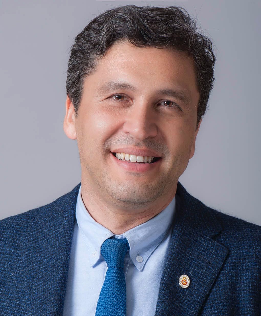 Ali Faik Demir, Fikir Turu sitesinin yazarı.