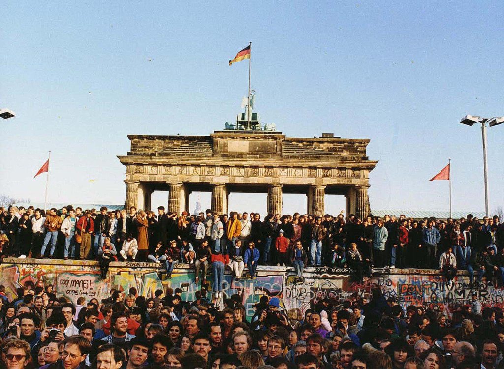 Berlin Duvarı: 34 yıl sonra pürüzsüz coğrafyadan duvarların dünyasına