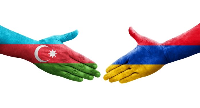 Handshake,Between,Armenia,And,Azerbaijan,Flags,Painted,On,Hands,,Isolated Azerbaycan-Ermenistan nihai barışı: Ne çok yakın ne çok uzak