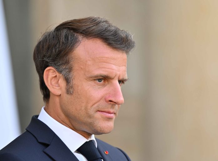 AA-31412414 (1) macron